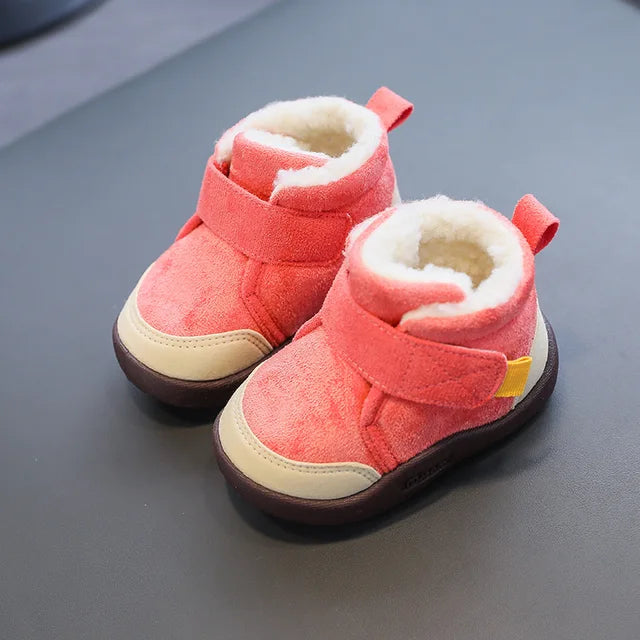 Warm children's boots with durable anti-slip sole for active kids in winter