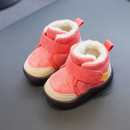 Warm children's boots with durable anti-slip sole for active kids in winter