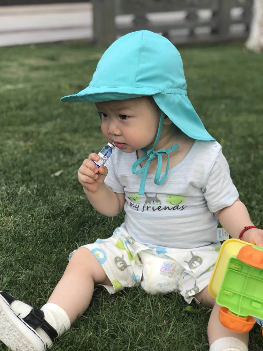 Toddler's quick-dry UV protection bucket hat with a wide brim for maximum sun shade