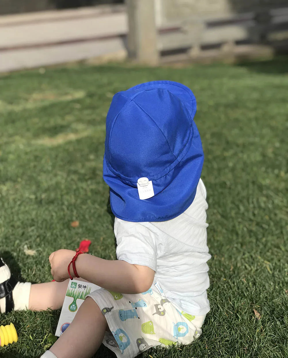 Group of children wearing various quick-dry UV protection bucket hats at a park