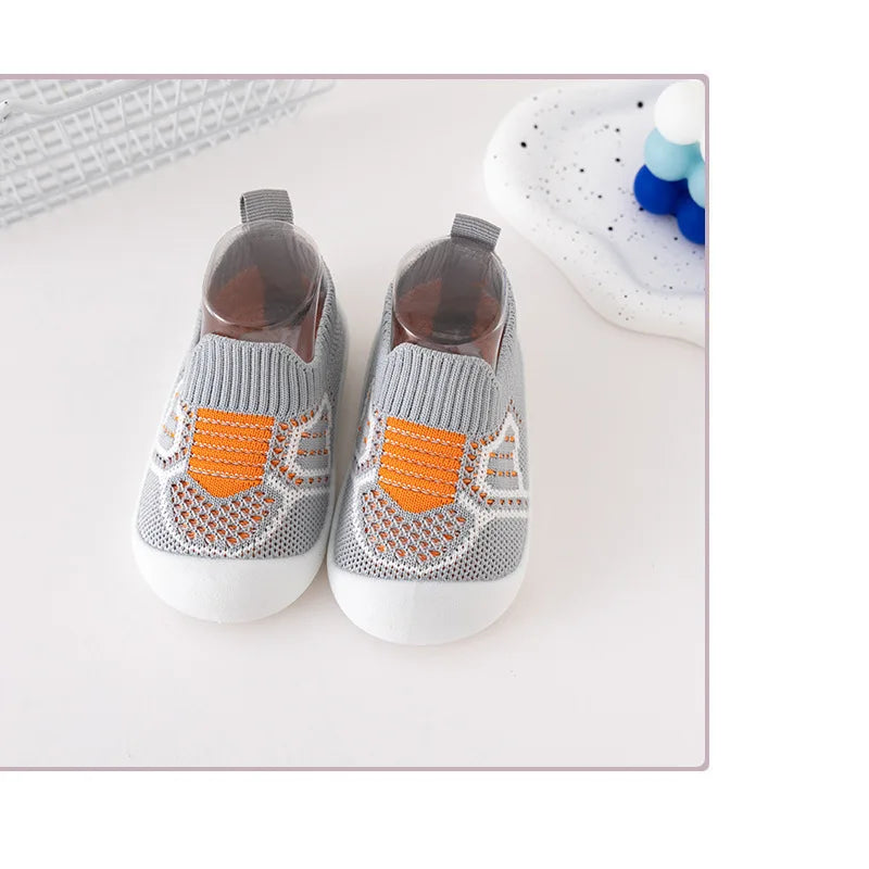Comfortable soft sole leisure shoes for toddlers, designed for breathability during spring walks.