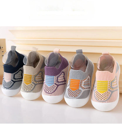 Fall leisure shoes for toddlers, soft sole and easy to wear, perfect for brisk autumn days.