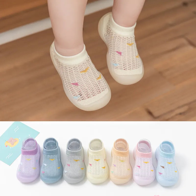 Toddler soft sole walking shoes, non-slip first steps, grey knit, comfortable baby footwear.