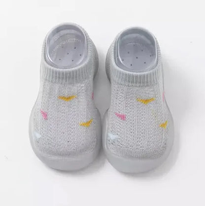 Toddler baby shoes, non-slip soft sole, breathable knit for comfortable first steps.