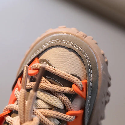 Close-up of velcro straps on kids sport shoes, highlighting the adjustable and secure fit for toddlers.