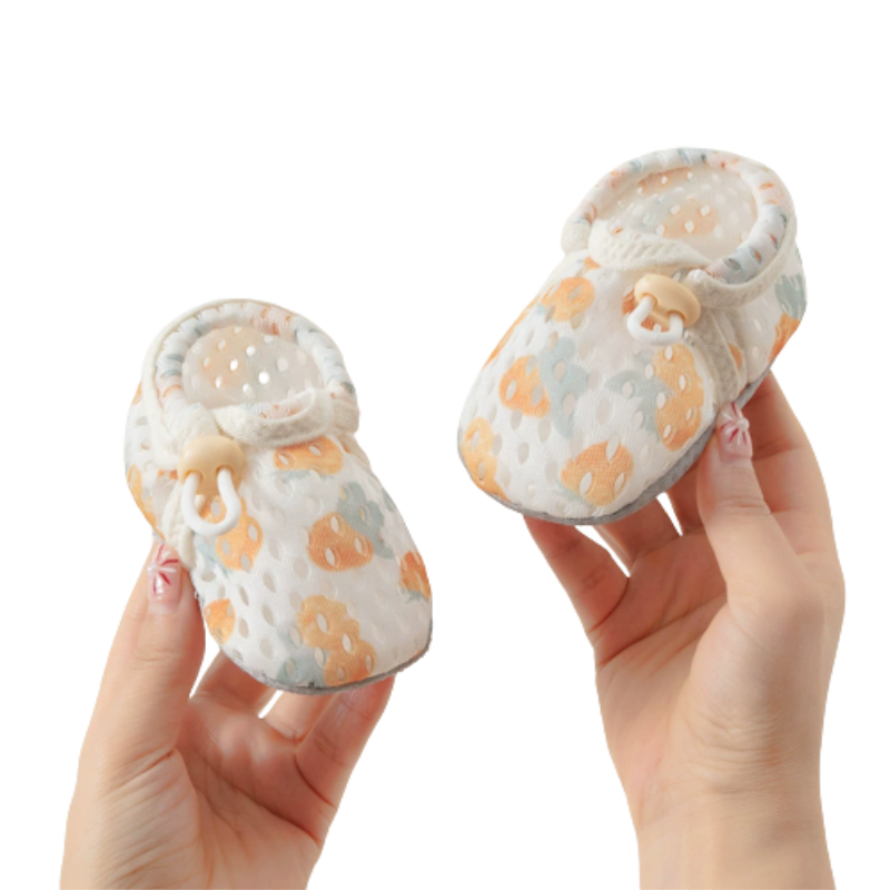 Collection of toddler ultra-light summer shoes in various colors, breathable and flexible