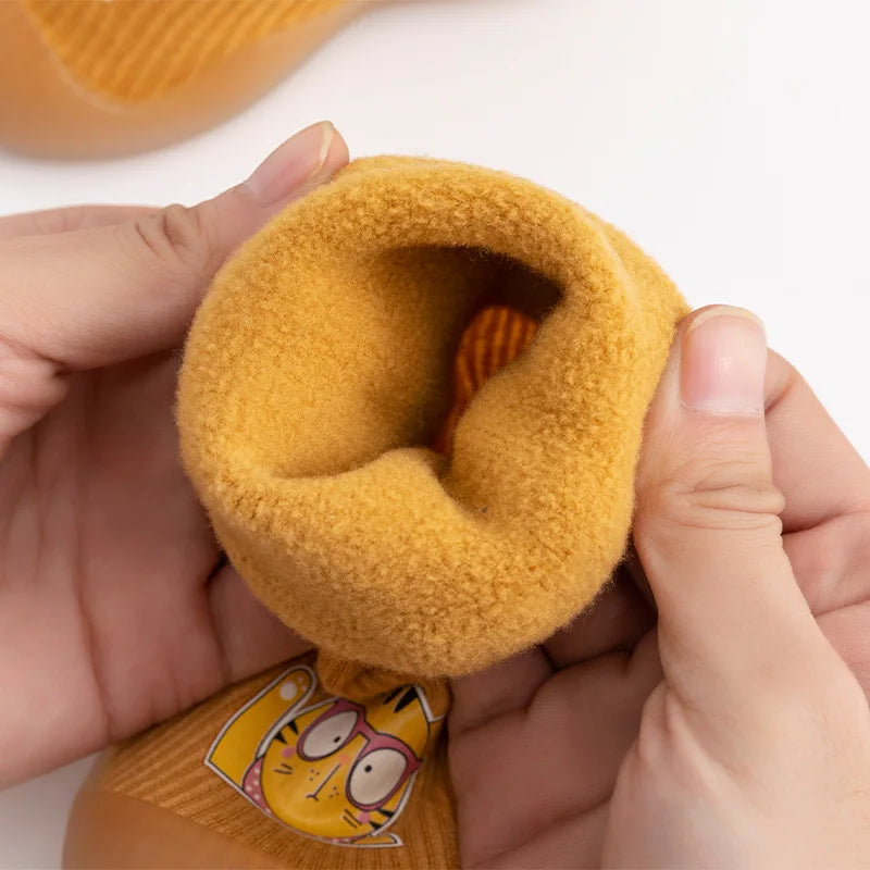 Infant cozy velvet socks, autumn winter collection, ideal for toddlers
