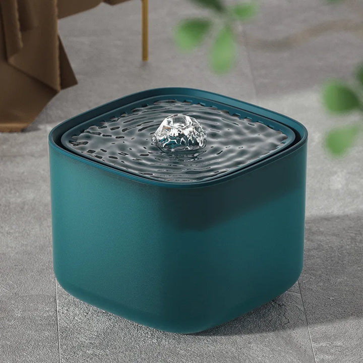 Promote pet hydration with this quiet, filtered water fountain, ideal for cats & small dogs.