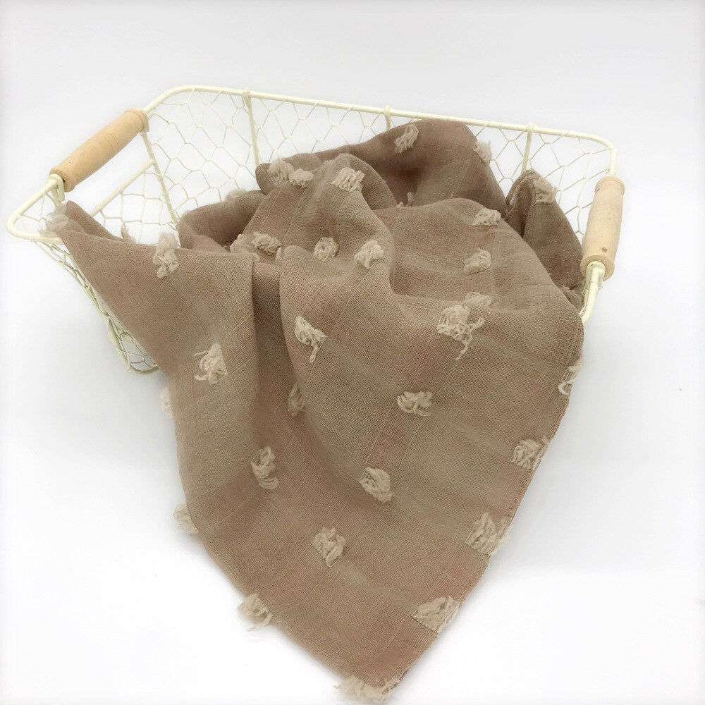 Secure newborn wrap: ultra-soft infant swaddle blanket in gentle cotton, aiding cozy, restful baby sleep.
