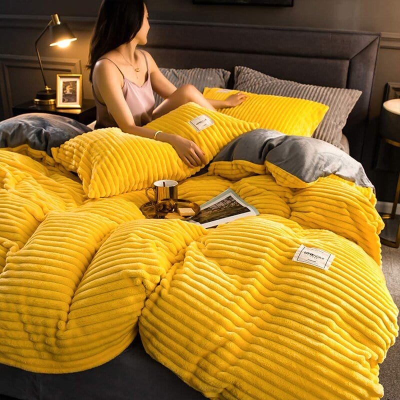Plush microfibre winter duvet, super soft and warm for luxurious bedding comfort. Perfect for cozy bedroom nights.