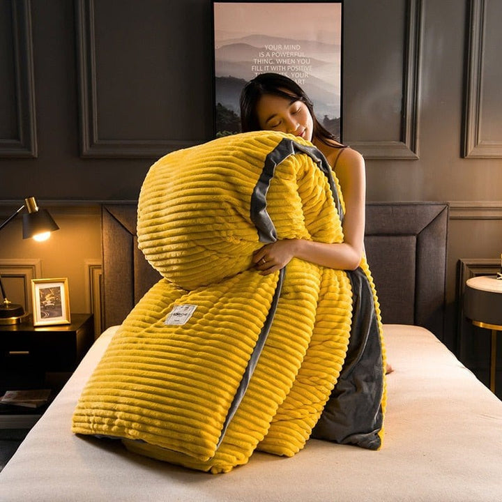 Premium warm winter duvet, plush microfibre home textile for cozy bedding comfort and soft luxury in any bedroom.
