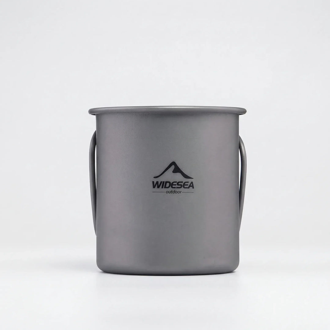 Unisex ultralight travel mug with foldable handle, ideal for any outdoor enthusiast or backpacker.