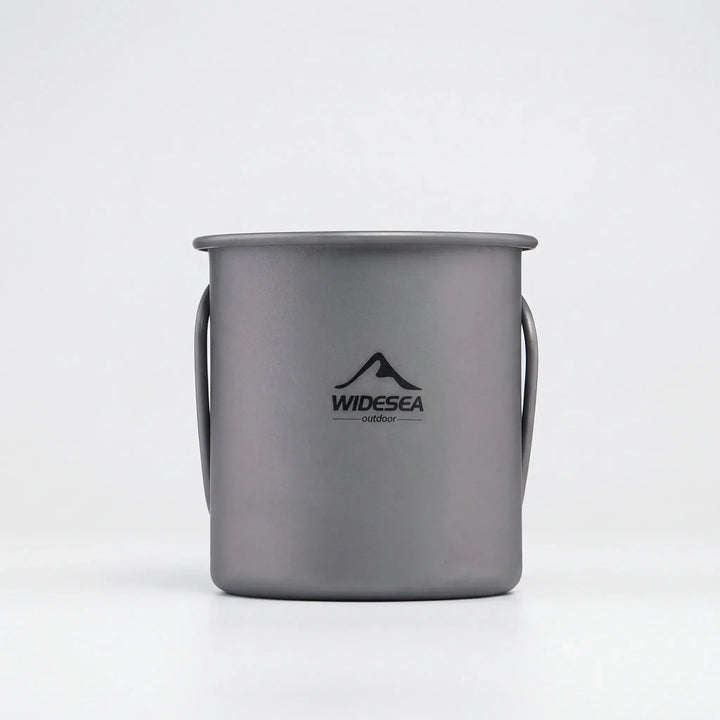 Unisex ultralight travel mug with foldable handle, ideal for any outdoor enthusiast or backpacker.