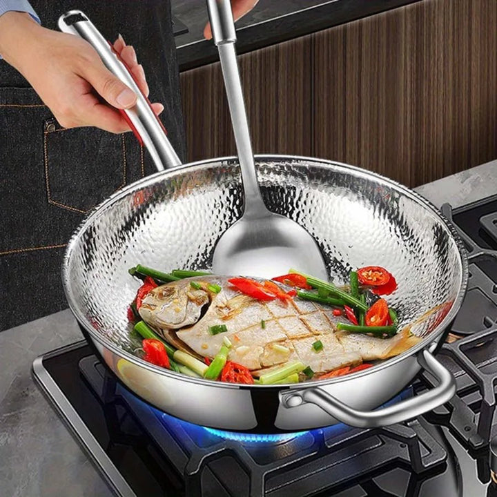 Induction-compatible titanium wok, round bottom design. Perfect for versatile and healthy kitchen cooking.