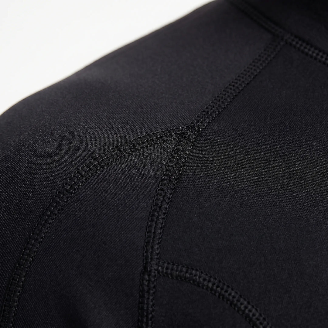 Flexible 3mm front-zip shorty wetsuit for unisex water sports enthusiasts seeking comfort & mobility.