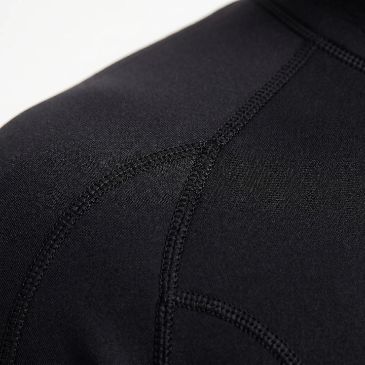 Flexible 3mm front-zip shorty wetsuit for unisex water sports enthusiasts seeking comfort & mobility.