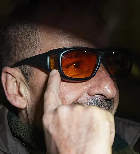 Unisex anti-glare night driving glasses, enhancing road safety & reducing headlight glare for drivers.