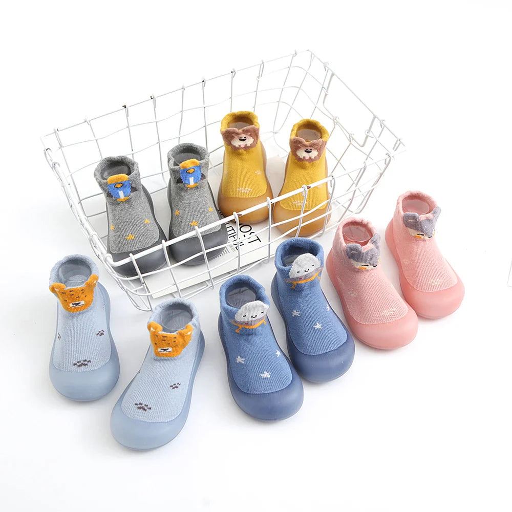 Unisex anti-slip toddler socks with rubber sole for safe first steps, soft cotton.