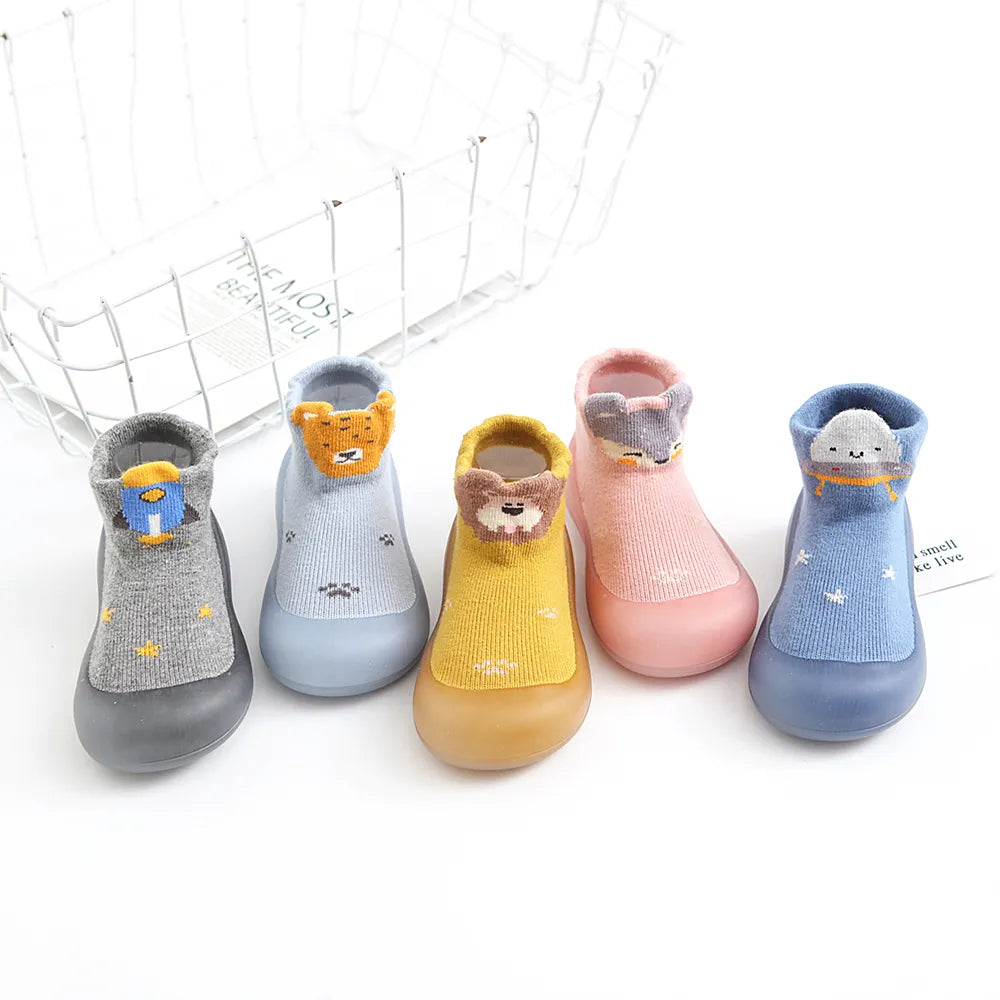 Cozy anti-slip toddler socks, thick cotton with a robust rubber sole, spring/autumn wear.