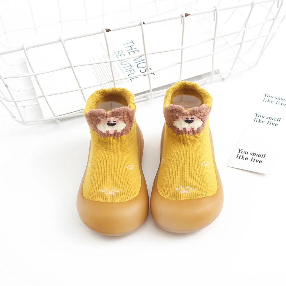 Green anti-slip toddler socks, cotton blend with sturdy rubber sole for indoor play.