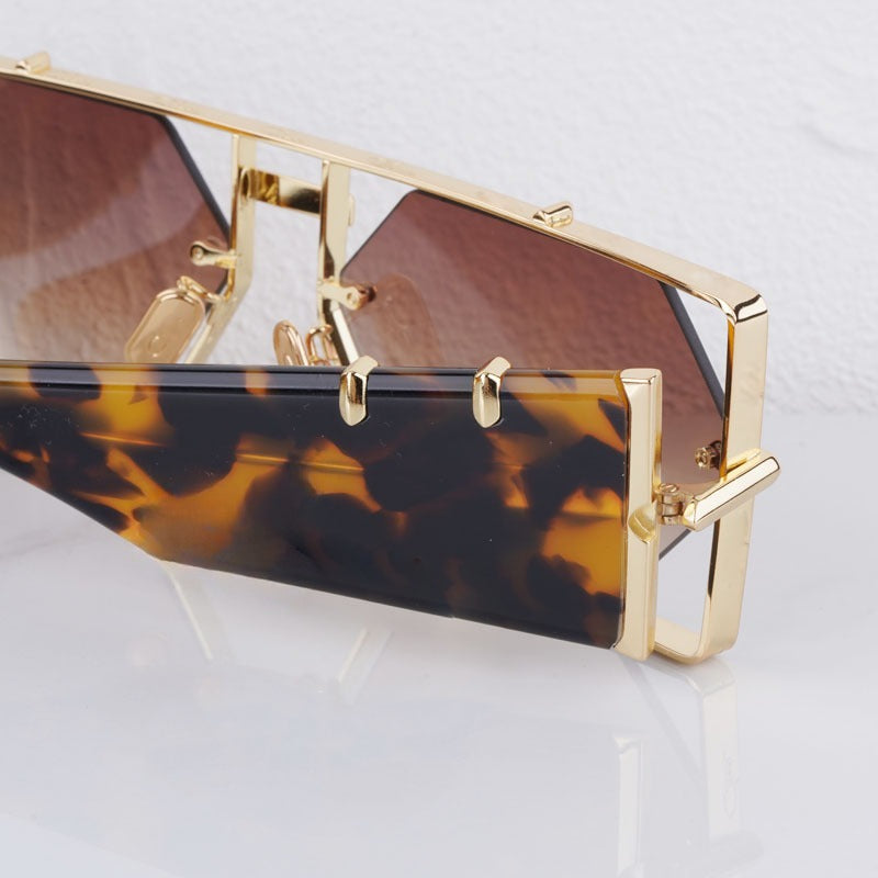 Versatile Arden Hexagon unisex sunglasses. Alloy eyewear provides essential UV protection for daily wear.