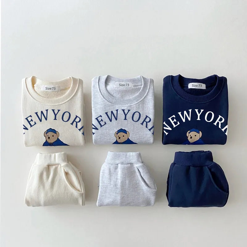 Unisex baby's spring autumn clothing set: comfortable bear hoodie and pull-on pants.