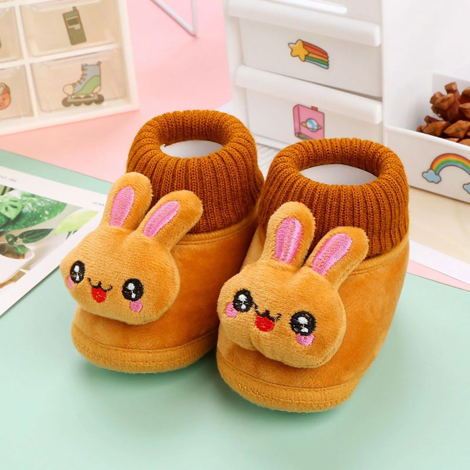 Unisex baby bunny winter booties, soft pink, adorable design, for infants and early walkers