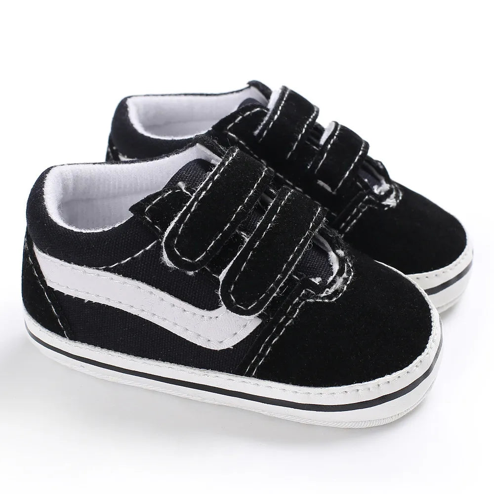 Unisex infant sneakers, breathable cotton canvas and soft sole, perfect for baby's comfort.