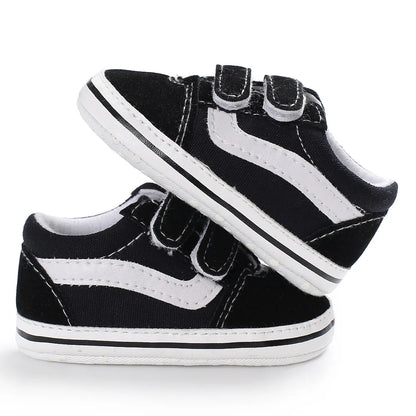 Baby fashion: stylish unisex canvas first walkers, soft sole design for pre-walkers and toddlers.