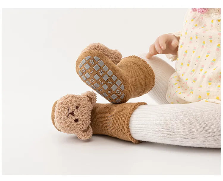 Newborn anti-slip winter socks, cozy cotton material with a playful bear face