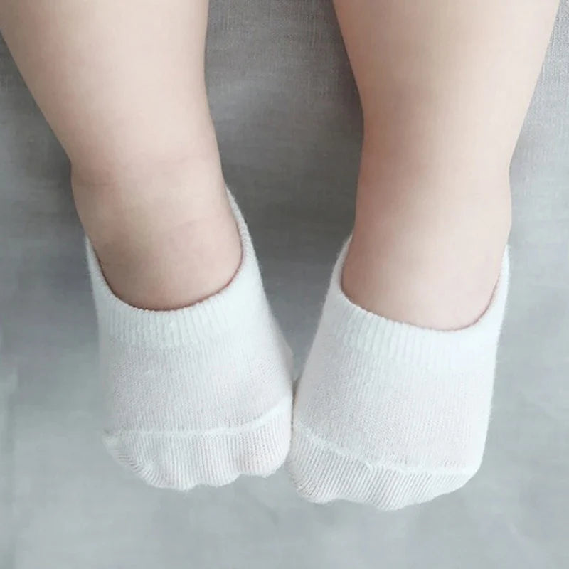 Unisex baby ankle socks with reinforced non-slip soles, designed for exploring toddlers