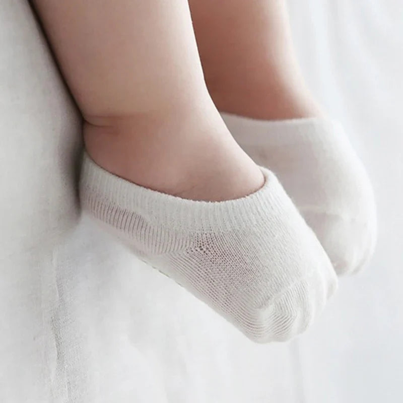 Toddler cotton ankle socks with non-slip grippers, ideal for active babies & playtime