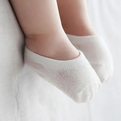 Toddler cotton ankle socks with non-slip grippers, ideal for active babies & playtime