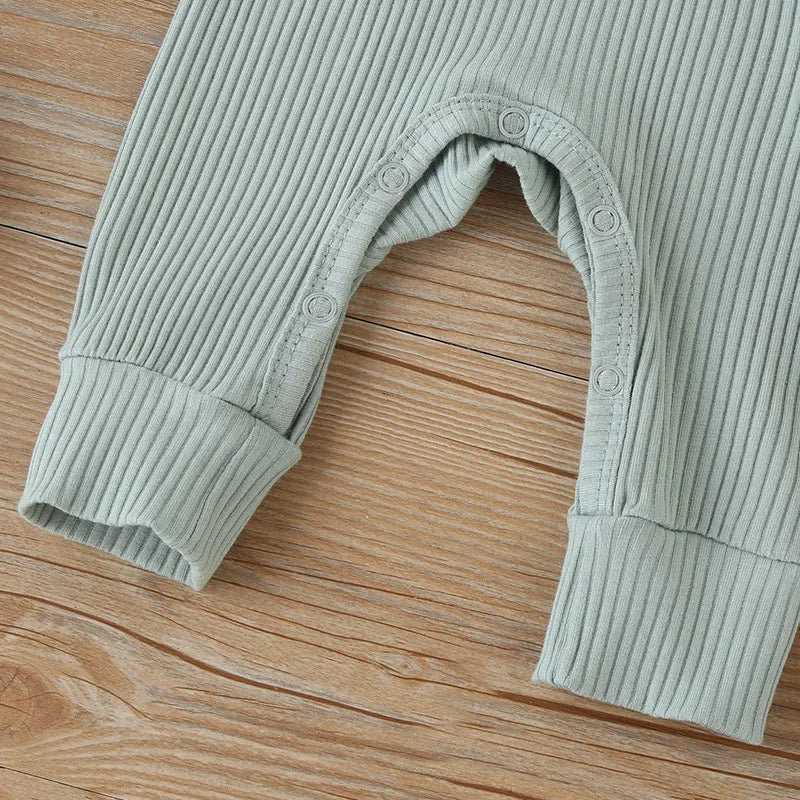 Infant unisex autumn romper with long sleeves, made from breathable cotton for newborn comfort.