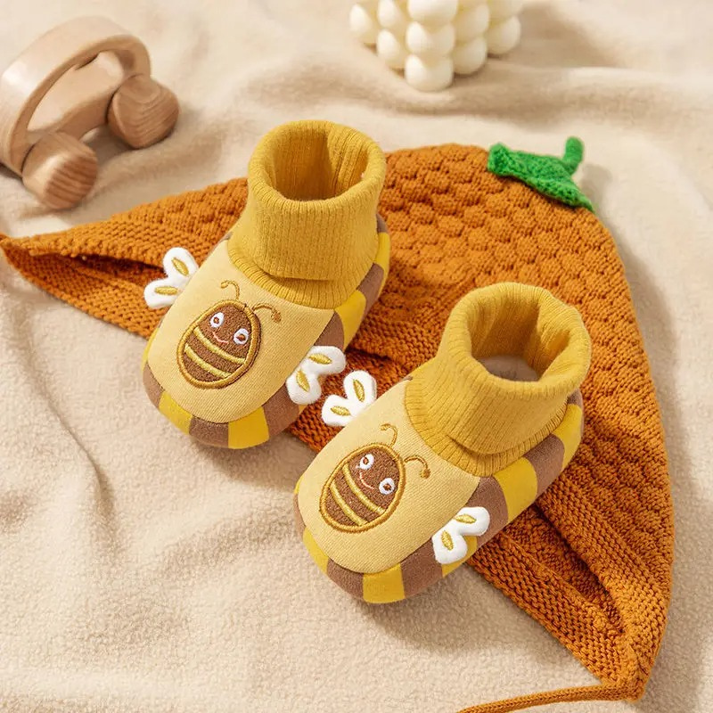 Baby critter soft sole cotton shoes, unisex and non-slip, perfect for winter comfort and safety