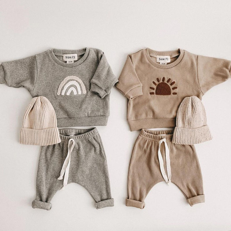 Unisex baby fall outfit set with long-sleeve top and matching pants, ideal for toddlers.