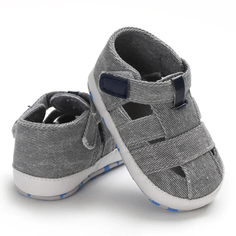 Comfortable baby first walker canvas shoes, soft sole, anti-slip, easy on and off design.