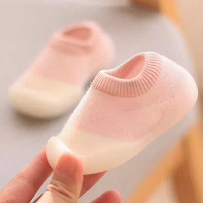 Flexible knitted baby boots with non-slip soft sole, first walking shoes
