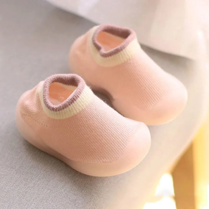 Unisex toddler knit boots in beige, perfect first walker footwear
