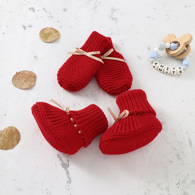 Unisex baby knitted boots and mittens set, side view, white, cozy baby gift, newborn apparel