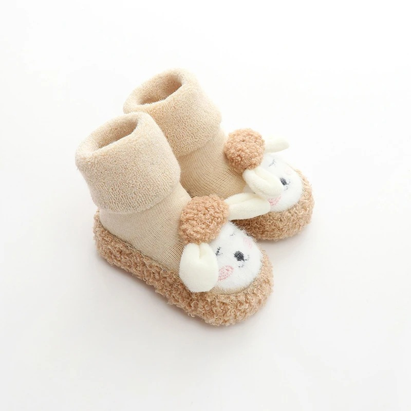 Cozy baby shoes: plush anti-slip cartoon design infant booties with warm lining for comfort.