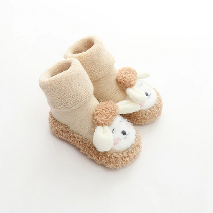 Cozy baby shoes: plush anti-slip cartoon design infant booties with warm lining for comfort.