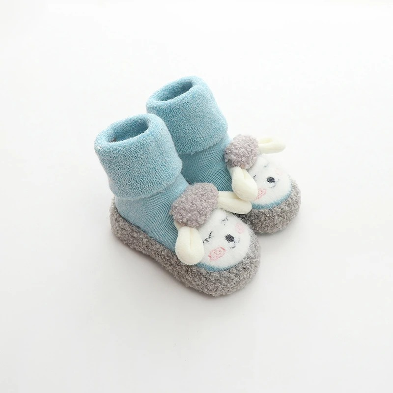 Unisex baby soft sole plush shoes, anti-slip infant booties featuring cute cartoon animals.
