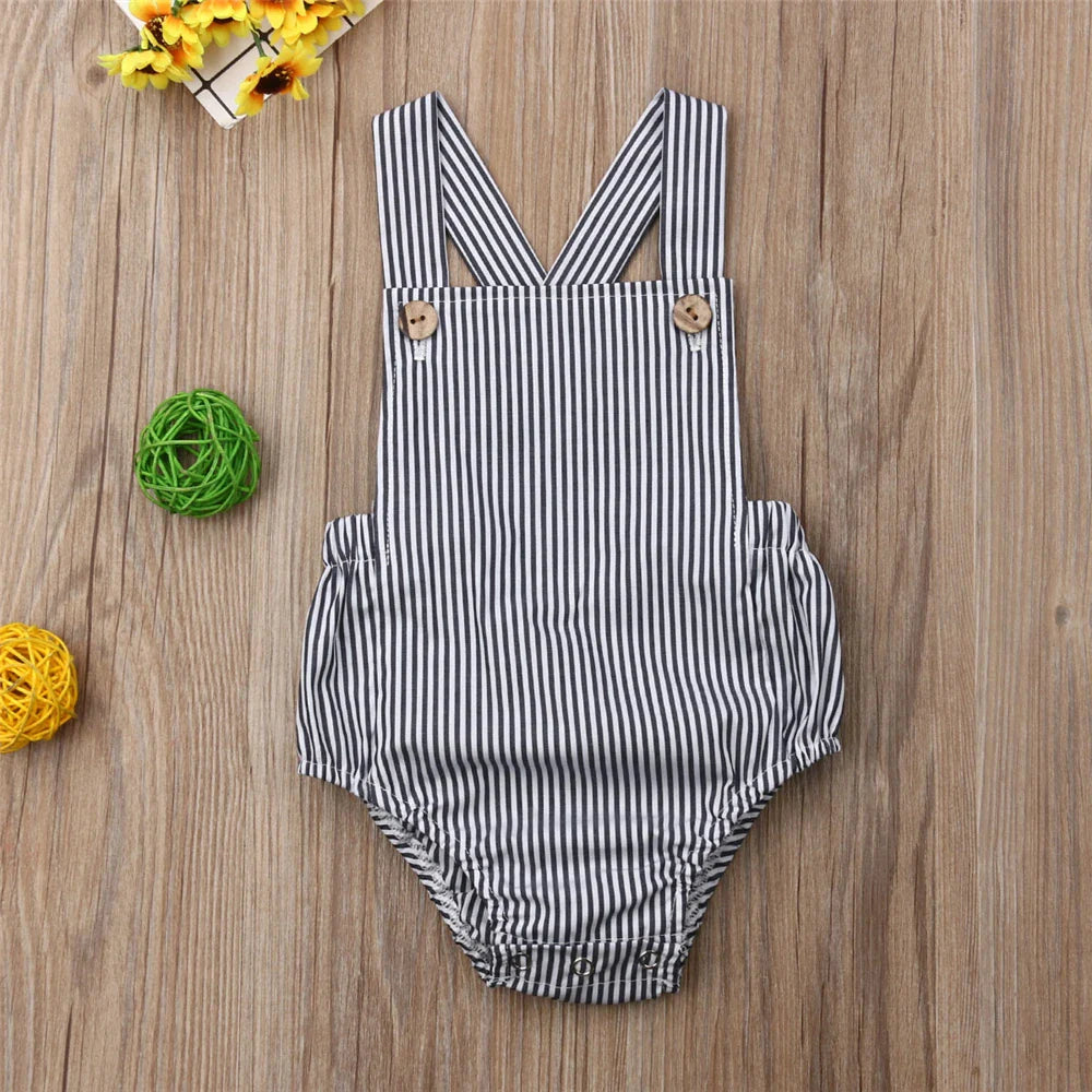 Soft cotton baby jumpsuit, sleeveless, in neutral colors suitable for all babies