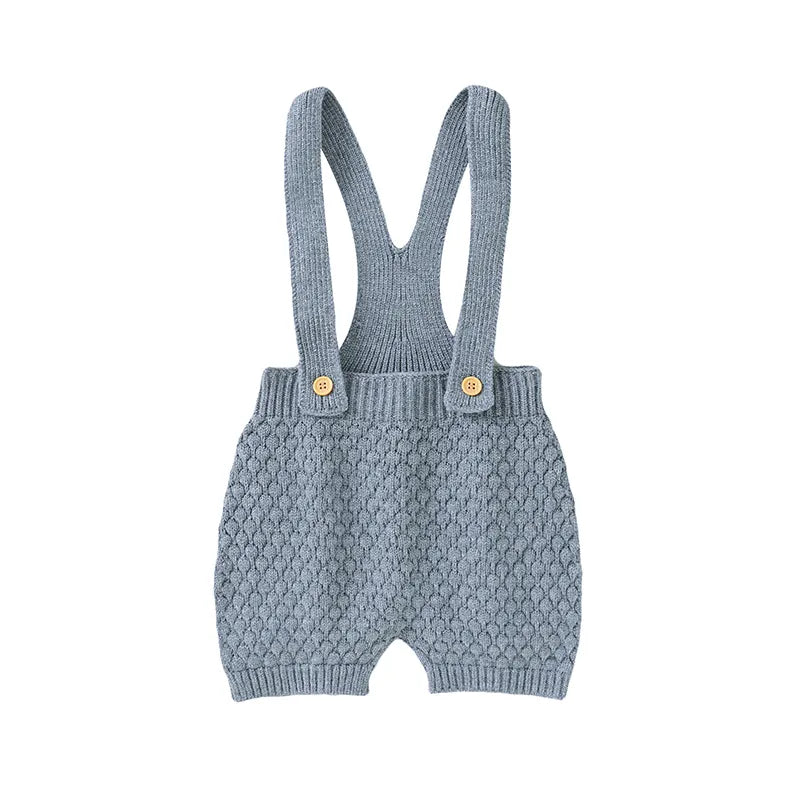 Newborn sleeveless romper, a cozy and stylish baby summer outfit for boys or girls.