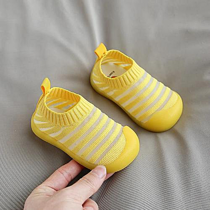 Pair of unisex baby shoes, non-slip and breathable, designed for comfort and outdoor toddler activities