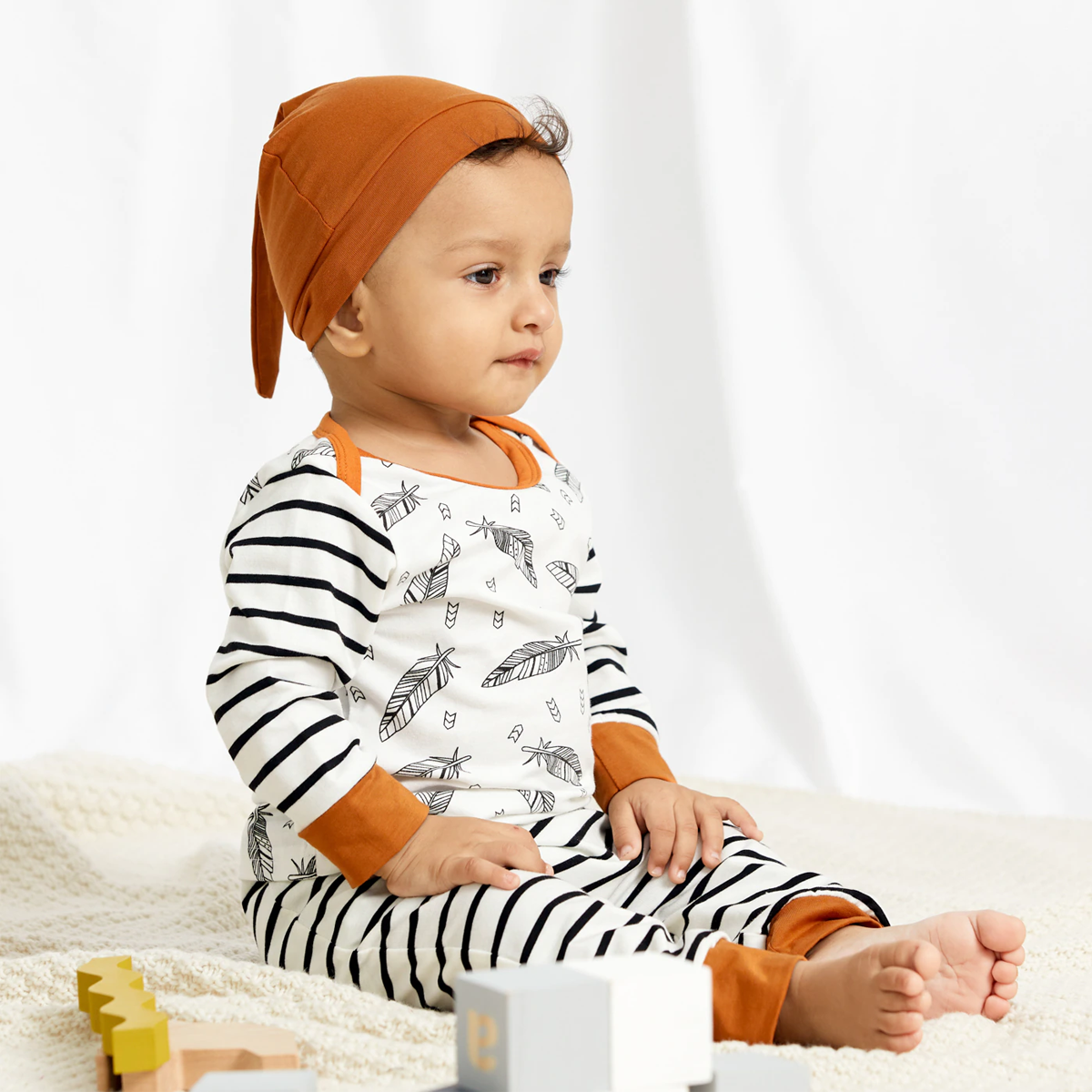 Unisex baby zebra print cotton bodysuit and matching hat set for infants, comfortable and soft.