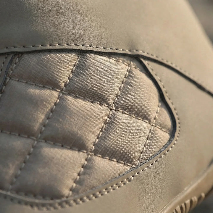 Waterproof ankle boots, unisex design, perfect for winter hiking & outdoor adventures.