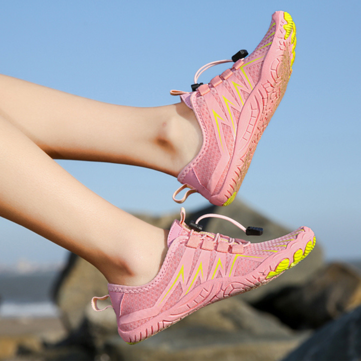 Flexible sole, breathable barefoot shoes for natural movement, perfect for an active lifestyle.