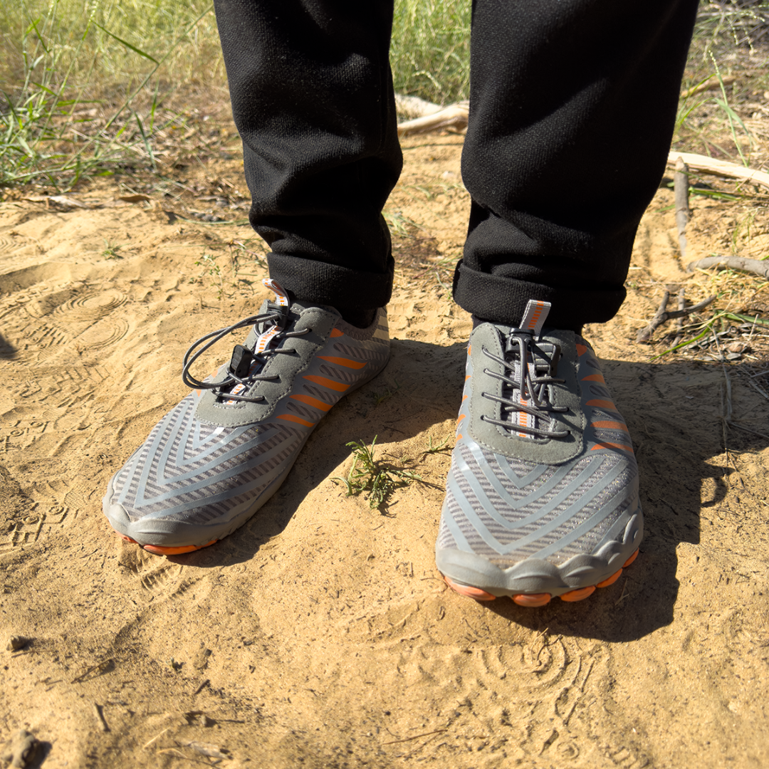 Lightweight unisex barefoot shoes for natural movement, featuring a wide toe box and flexible sole.